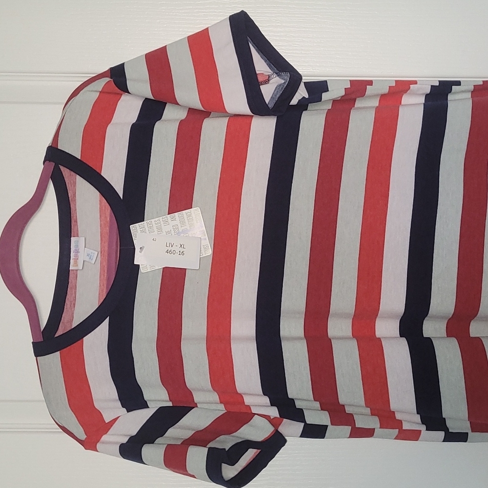 Patriotic ❤️🤍💙 Lularoe Liv T-shirt